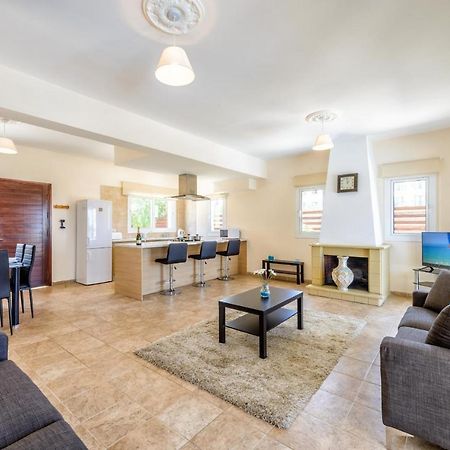 Villa Irina Paralimni Luaran gambar