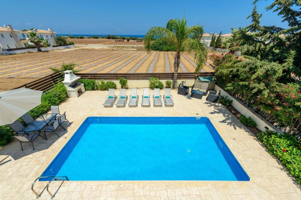 Villa Irina Paralimni Luaran gambar